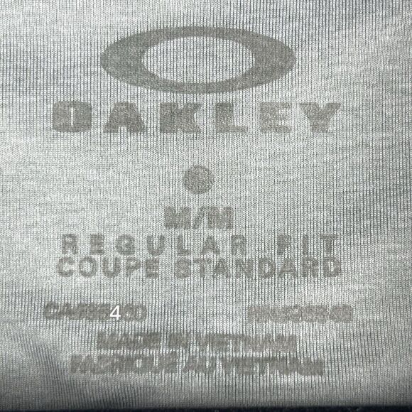 Oakley Shirt Mens Medium Gray Short Sleeve Golfing Polo Lightweight Regular Fit - Picture 3 of 8